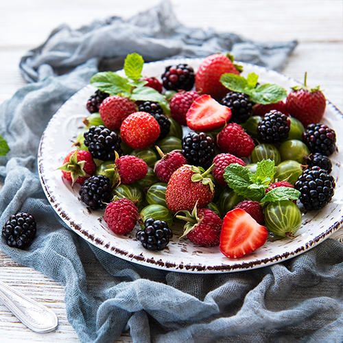 salad with berries