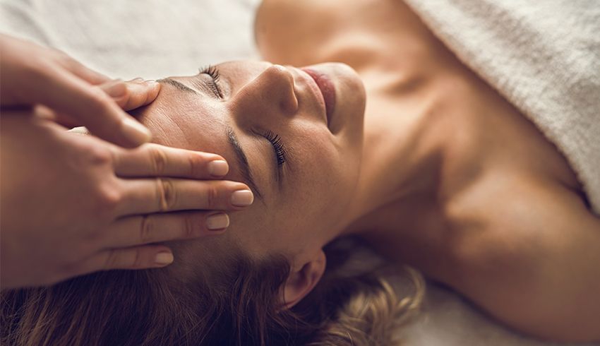 Acne Facial: Why You Need A Professional Treatment